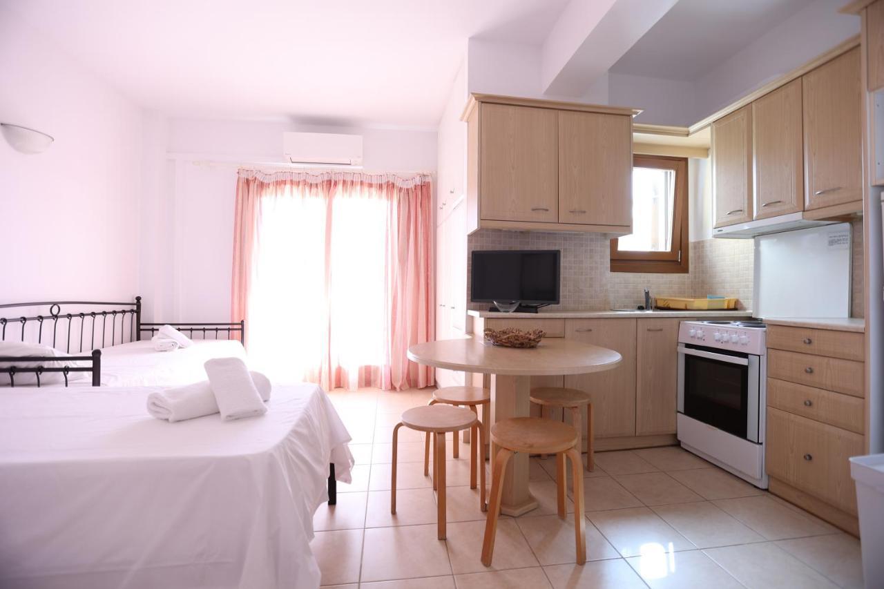 Seaside Gialova Apartment ไปโลส ภายนอก รูปภาพ