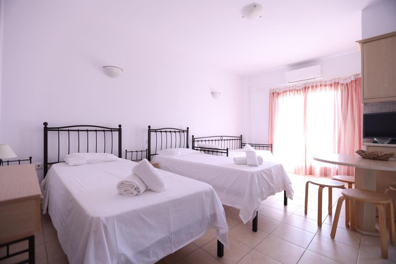 Seaside Gialova Apartment ไปโลส ภายนอก รูปภาพ